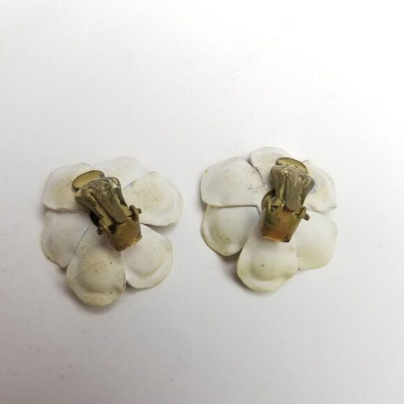 Vintage Blue Polka Dot Flower Clip On Earrings, Retro Plastic Design, 60s - Picture 5 of 6